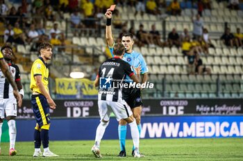 2023-08-26 - Danilo Quaranta (Ascoli) is expelled by the referee Simone Sozza - MODENA FC VS ASCOLI CALCIO - ITALIAN SERIE B - SOCCER
