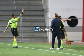 2023-09-03 - Ermanno Feliciani of Teramo, referee, shows a red card during the Serie B match between Lecco and Catanzaro at Stadio Euganeo on September 3, 2023 in Padova, Italy.
(Photo by Matteo Bonacina/LiveMedia) - LECCO 1912 VS US CATANZARO - ITALIAN SERIE B - SOCCER