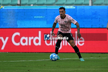 2023-09-02 - Palermo F.C.’s Francesco Di Mariano in action against during the Italian Serie BKT soccer match SSC Palermo F.C. vs. Feralpisalo at the Renzo Barbera Stadium, Palermo, Italy, 2nd of September 2023 - PALERMO FC VS FERALPISALò - ITALIAN SERIE B - SOCCER