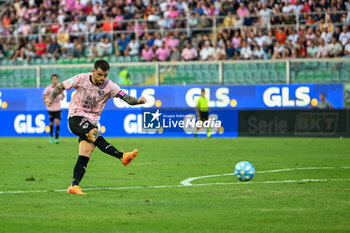 2023-09-02 - Palermo F.C.’s Matteo Brunori in action against during the Italian Serie BKT soccer match SSC Palermo F.C. vs. Feralpisalo at the Renzo Barbera Stadium, Palermo, Italy, 2nd of September 2023 - PALERMO FC VS FERALPISALò - ITALIAN SERIE B - SOCCER