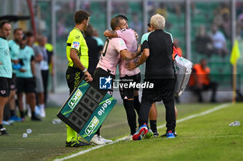 2023-09-02 - Palermo F.C.’s Roberto Insigne bing substitution from Palermo F.C.’s Nicola Valente after his injury during the Italian Serie BKT soccer match SSC Palermo F.C. vs. Feralpisalo at the Renzo Barbera Stadium, Palermo, Italy, 2nd of September 2023 - PALERMO FC VS FERALPISALò - ITALIAN SERIE B - SOCCER