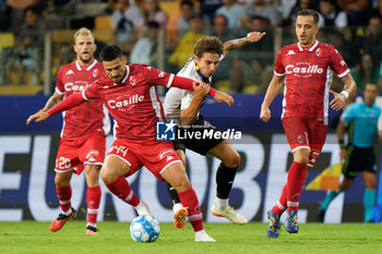2023-09-27 - Gennaro Acampora (SSC Bari) and Adrian Bernabe (Parma Calcio) - PARMA CALCIO VS SSC BARI - ITALIAN SERIE B - SOCCER