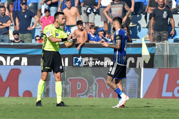 2023-09-30 - The referee Daniele Rutella talks to Marius Marin (Pisa) - PISA SC VS COSENZA CALCIO - ITALIAN SERIE B - SOCCER