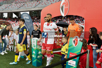2023-10-21 - the players of the two teams enter the field - SSC BARI VS MODENA FC - ITALIAN SERIE B - SOCCER