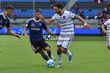 2023-10-21 - Filippo Maria Pittarello (Cittadella) in action thwarted by Miguel Luis Pinto Veloso (Pisa) - PISA SC VS AS CITTADELLA - ITALIAN SERIE B - SOCCER