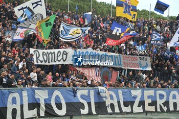 2023-11-04 - Fans of Pisa show a banner in memory of Romeo Anconetani, formes president of Pisa Sporting Club - PISA SC VS COMO 1907 - ITALIAN SERIE B - SOCCER