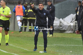 2023-11-04 - Head coach of Como Moreno Longo - PISA SC VS COMO 1907 - ITALIAN SERIE B - SOCCER
