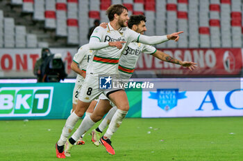 2023-11-25 - Tanner Tessmann of Venezia FC celebrates after scoring a goal with Nunzio Lella of Venezia FC - SSC BARI VS VENEZIA FC - ITALIAN SERIE B - SOCCER