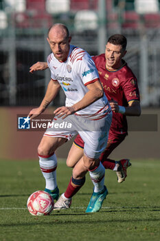 2023-11-25 - Andrea Masiello (FC Sudtirol) hindered by Luca Pandolfi (A. S. Cittadella) - AS CITTADELLA VS FC SüDTIROL - ITALIAN SERIE B - SOCCER