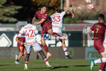 2023-11-25 - Tommy Maistrello (A. S. Cittadella) in action against Silvio Merkaj (FC Sudtirol) - AS CITTADELLA VS FC SüDTIROL - ITALIAN SERIE B - SOCCER