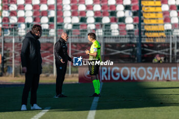2023-11-25 - Pierpaolo Bisoli (FC Sudtirol coach) and Francesco Fourneau (refree of the match) - AS CITTADELLA VS FC SüDTIROL - ITALIAN SERIE B - SOCCER