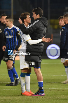 2023-11-25 - Nicolas Galazzi (Brescia) and former player of Brescia Stefano Moreo at the end of the match - PISA SC VS BRESCIA CALCIO - ITALIAN SERIE B - SOCCER