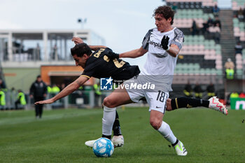 2023-12-02 - Francesco Di Tacchio (Ascoli) in action against Antonio Candela (Venezia) - VENEZIA FC VS ASCOLI CALCIO - ITALIAN SERIE B - SOCCER