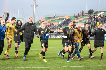 2023-12-02 - Venezia players celebrate after winning the match - VENEZIA FC VS ASCOLI CALCIO - ITALIAN SERIE B - SOCCER