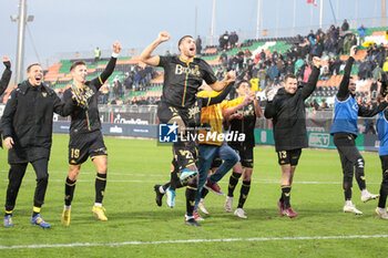 2023-12-02 - Venezia players celebrate after winning the match - VENEZIA FC VS ASCOLI CALCIO - ITALIAN SERIE B - SOCCER