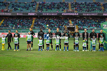 2023-12-16 - The Palermo F.C. lineup and the referee trio under the Serie BKT alignment arc during the Italian Serie BKT match between Palermo F.C. vs. Pisa U.S. 1909 at the Renzo Barbera Stadium in Palermo, Italy - PALERMO FC VS AC PISA - ITALIAN SERIE B - SOCCER