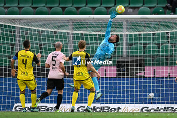 2023-12-16 - Sebastiano Desplanches (Palermo F.C.) saves the ball during the Italian Serie BKT match between Palermo F.C. vs. Pisa U.S. 1909 at the Renzo Barbera Stadium in Palermo, Italy - PALERMO FC VS AC PISA - ITALIAN SERIE B - SOCCER