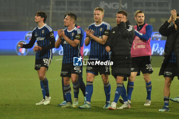 2023-12-23 - Players of Pisa greet their fans at the end of the match - PISA SC VS ASCOLI CALCIO - ITALIAN SERIE B - SOCCER