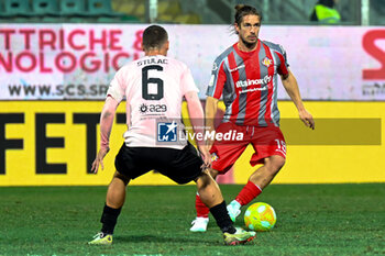 2023-12-26 - aMichele Castagnetti (U.S. Cremonese) nd dLeo Stulac (Palermo F.C.) during the Italian Serie BKT match between Palermo F.C. vs. U.S. Cremonese at the Renzo Barbera Stadium in Palermo, Italy - PALERMO FC VS US CREMONESE - ITALIAN SERIE B - SOCCER