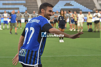 2023-08-21 - Marco D'Alessandro greets fans of Pisa during Pisa SC team presentation. - PISA SC TEAM PRESENTATION - ITALIAN SERIE B - SOCCER