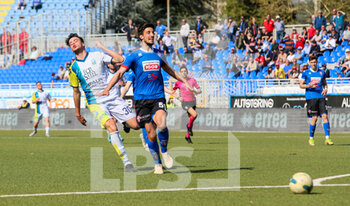 2023-04-16 - Lorenzo Ariaudo protect the ball - NOVARA VS FERALPISALò - ITALIAN SERIE C - SOCCER