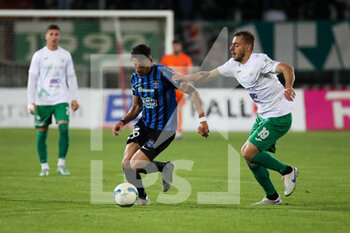 2023-05-11 - Luca Fabrizi (#29 - Latina Calcio) vies the ball with Carlo De Risio (#19 - Monopoli) - MONOPOLI VS LATINA - ITALIAN SERIE C - SOCCER