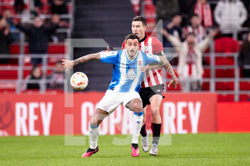 2023-01-18 - Joselu Mato of RCD Espanyol competes for the ball with Oscar de Marcos of Athletic Club during the Spanish Cup, Copa del Rey, Round of 16 football match between Athletic Club and RCD Espanyol on January 18, 2023 at San Mames stadium in Bilbao, Spain - FOOTBALL - SPANISH CUP - ATHLETIC CLUB V ESPANYOL - SPANISH CUP - SOCCER