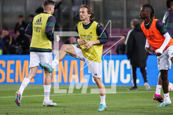 2023-04-05 - Luka Modric of Real Madrid warms up during the Spanish Cup, Copa del Rey, Semi Finals 2nd leg football match between FC Barcelona and Real Madrid on April 5, 2023 at Spotify Camp Nou stadium in Barcelona, Spain - FOOTBALL - SPANISH CUP - FC BARCELONA V REAL MADRID - SPANISH CUP - SOCCER