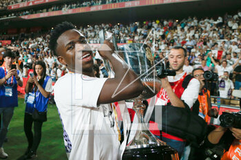 2023-05-07 - Vinicius Junior of Real Madrid celebrates with the Champions trophy after the Spanish Cup, Copa del Rey, Final football match between Real Madrid CF and CA Osasuna on May 6, 2023 at Estadio de La Cartuja in Sevilla, Spain - FOOTBALL - SPANISH CUP - FINAL - REAL MADRID V OSASUNA - SPANISH CUP - SOCCER
