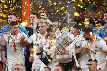 2023-05-06 - Luka Modric of Real Madrid celebrates with the Champions trophy after the Spanish Cup, Copa del Rey, Final football match between Real Madrid CF and CA Osasuna on May 6, 2023 at Estadio de La Cartuja in Sevilla, Spain - FOOTBALL - SPANISH CUP - FINAL - REAL MADRID V OSASUNA - SPANISH CUP - SOCCER
