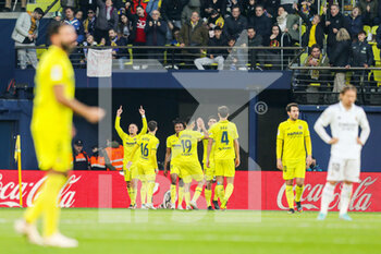 2023-01-07 - Yeremy Pino of Villarreal celebrates a goal with teammates during the Spanish championship La Liga football match between Villareal CF and Real Madrid on January 7, 2023 at La Ceramica Stadium in Castellon, Spain - FOOTBALL - SPANISH CHAMP - VILLARREAL V REAL MADRID - SPANISH LA LIGA - SOCCER