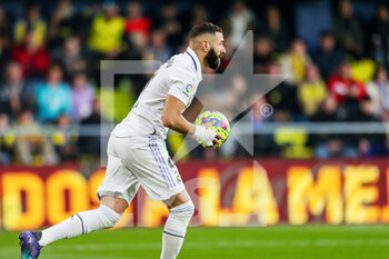 2023-01-07 - Karim Benzema of Real Madrid celebrates a goal with Vinicius Junior during the Spanish championship La Liga football match between Villareal CF and Real Madrid on January 7, 2023 at La Ceramica Stadium in Castellon, Spain - FOOTBALL - SPANISH CHAMP - VILLARREAL V REAL MADRID - SPANISH LA LIGA - SOCCER