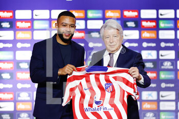 2023-01-20 - Memphis Depay and Enrique Cerezo, President of Atletico de Madrid, pose for photo with number 9 T-Shirt during his presentation as new player of Atletico de Madrid on january 20, 2023 at Civitas Metropolitano stadium in Madrid, Spain - FOOTBALL - PRESENTATION MEMPHIS DEPAY IN ATLETICO MADRID - SPANISH LA LIGA - SOCCER