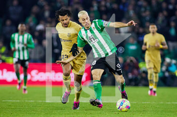 2023-02-01 - Sergio Canales of Real Betis and Jules Kounde of FC Barcelona during the Spanish championship La Liga football match between Real Betis and FC Barcelona on February 1, 2023 at Benito Villamarin stadium in Sevilla, Spain - FOOTBALL - SPANISH CHAMP - REAL BETIS V FC BARCELONA - SPANISH LA LIGA - SOCCER