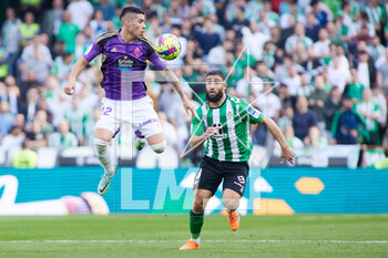 2023-02-18 - Lucas Olaza of Real Valladolid and Nabil Fekir of Real Betis during the Spanish championship La Liga football match between Real Betis and Real Valladolid on February 18, 2023 at Benito Villamarin stadium in Sevilla, Spain - FOOTBALL - SPANISH CHAMP - REAL BETIS V VALLADOLID - SPANISH LA LIGA - SOCCER