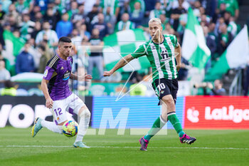 2023-02-18 - Lucas Olaza of Real Valladolid and Sergio Canales of Real Betis during the Spanish championship La Liga football match between Real Betis and Real Valladolid on February 18, 2023 at Benito Villamarin stadium in Sevilla, Spain - FOOTBALL - SPANISH CHAMP - REAL BETIS V VALLADOLID - SPANISH LA LIGA - SOCCER