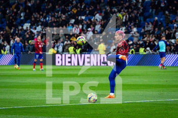 2023-02-25 - Antoine Griezmann (Atletico Madrid) during the warm up before the football match between
Real Madrid and Atletico Madrid called “El Derby” valid for the matchday 23 of La Liga celebrated in Madrid, Spain at Bernabeu stadium on Saturday 25 February 2023 - REAL MADRID VS ATLETICO MADRID - SPANISH LA LIGA - SOCCER