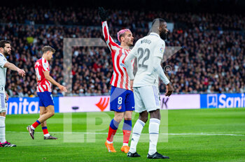 2023-02-25 - Antoine Griezmann (Atletico Madrid) and Antonio Rüdiger (Real Madrid) in action during the football match between
Real Madrid and Atletico Madrid called “El Derby” valid for the matchday 23 of La Liga celebrated in Madrid, Spain at Bernabeu stadium on Saturday 25 February 2023 - REAL MADRID VS ATLETICO MADRID - SPANISH LA LIGA - SOCCER
