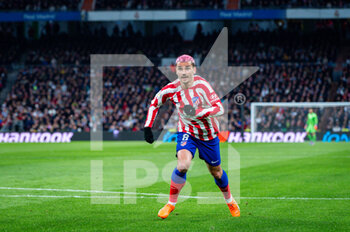 2023-02-25 - Antoine Griezmann (Atletico Madrid) in action during the football match between
Real Madrid and Atletico Madrid called “El Derby” valid for the matchday 23 of La Liga celebrated in Madrid, Spain at Bernabeu stadium on Saturday 25 February 2023 - REAL MADRID VS ATLETICO MADRID - SPANISH LA LIGA - SOCCER