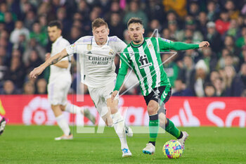 2023-03-05 - Rodri Sanchez of Real Betis and Toni Kroos of Real Madrid during the Spanish championship La Liga football match between Real Betis and Real Madrid on March 5, 2023 at Benito Villamarin stadium in Sevilla, Spain - FOOTBALL - SPANISH CHAMP - REAL BETIS V REAL MADRID - SPANISH LA LIGA - SOCCER