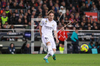 2023-03-19 - Luka Modric of Real Madrid during the Spanish championship La Liga football match between FC Barcelona and Real Madrid on March 19, 2023 at Camp Nou stadium in Barcelona, Spain - FOOTBALL - SPANISH CHAMP - FC BARCELONA V REAL MADRID - SPANISH LA LIGA - SOCCER