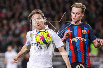 2023-03-19 - Luka Modric of Real Madrid and Frenkie de Jong of FC Barcelona during the Spanish championship La Liga football match between FC Barcelona and Real Madrid on March 19, 2023 at Camp Nou stadium in Barcelona, Spain - FOOTBALL - SPANISH CHAMP - FC BARCELONA V REAL MADRID - SPANISH LA LIGA - SOCCER