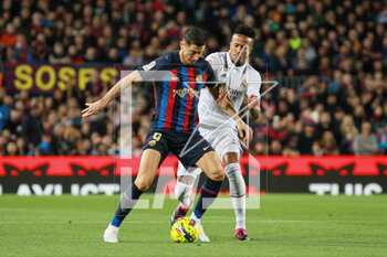 2023-03-19 - Robert Lewandowski of FC Barcelona and Eder Militao of Real Madrid during the Spanish championship La Liga football match between FC Barcelona and Real Madrid on March 19, 2023 at Camp Nou stadium in Barcelona, Spain - FOOTBALL - SPANISH CHAMP - FC BARCELONA V REAL MADRID - SPANISH LA LIGA - SOCCER