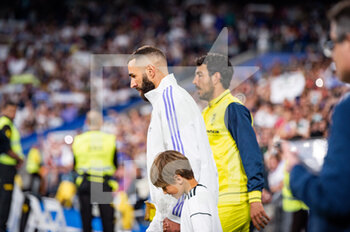 2023-04-08 - Karim Benzema (Real Madrid) entering the field before the football match between
Real Madrid and Villareal
valid for the match day 28 of the Spanish first division league “La Liga” celebrated in Madrid, Spain at Bernabeu stadium on Saturday 08 April 2023 - REAL MADRID VS VILLAREAL - SPANISH LA LIGA - SOCCER