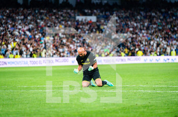 2023-04-08 - Pepe Reina (Villareal) celebrate the victory of Villareal during the football match between
Real Madrid and Villareal
valid for the match day 28 of the Spanish first division league “La Liga” celebrated in Madrid, Spain at Bernabeu stadium on Saturday 08 April 2023 - REAL MADRID VS VILLAREAL - SPANISH LA LIGA - SOCCER