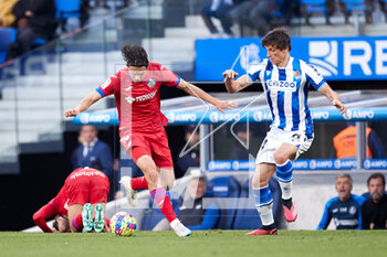 2023-04-08 - Enes Unal of Getafe CF competes for the ball with Robin Le Normand of Real Sociedad during the Spanish championship La Liga football match between Real Sociedad and Getafe CF on April 8, 2023 at Reale Arena in San Sebastian, Spain - FOOTBALL - SPANISH CHAMP - REAL SOCIEDAD V GETAFE - SPANISH LA LIGA - SOCCER