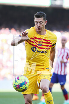 2023-04-23 - Robert Lewandowski of FC Barcelona in action during the Spanish championship La Liga football match between FC Barcelona and Atletico de Madrid on April 23, 2023 at Spotify Camp Nou stadium in Barcelona, Spain - FOOTBALL - SPANISH CHAMP - FC BARCELONA V ATLETICO MADRID - SPANISH LA LIGA - SOCCER