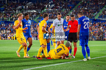 2023-08-13 - Gavi (Barcelona), Ronald Araujo (Barcelona), David Soria (Getafe), Frenkie De Jong (Barcelona), Nemanja Maksimovic (Getafe) after the controversial play with the alleged penalty not whistled by the referee at the end of the LaLiga EA Sports football match between Getafe and Barcelona played at Coliseum Alfonso Perez Stadium on August 13, 2023 in Getafe, Spain - GETAFE VS BARCELONA - SPANISH LA LIGA - SOCCER