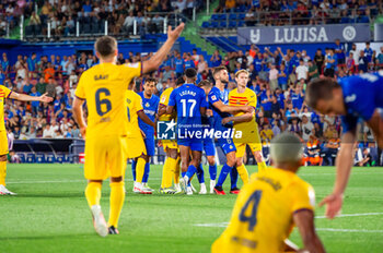 2023-08-13 - Gavi (Barcelona), Ronald Araujo (Barcelona), Frenkie De Jong (Barcelona), Choco Lozano (Getafe), Domingos Duarte (Getafe) after the controversial play with the alleged penalty not whistled by the referee at the end of the LaLiga EA Sports football match between Getafe and Barcelona played at Coliseum Alfonso Perez Stadium on August 13, 2023 in Getafe, Spain - GETAFE VS BARCELONA - SPANISH LA LIGA - SOCCER