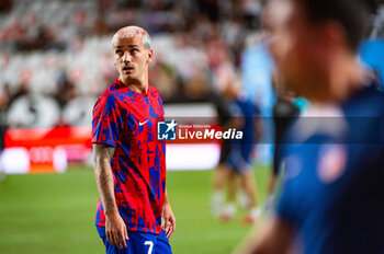 2023-08-28 - Antoine Griezmann (Atletico Madrid) warming up before the LaLiga EA Sports football match between Rayo Vallecano vs Atletico Madrid played at Estadio de Vallecas on August 28, 2023 in Madrid, Spain - RAYO VALLECANO VS ATLETICO MADRID - SPANISH LA LIGA - SOCCER